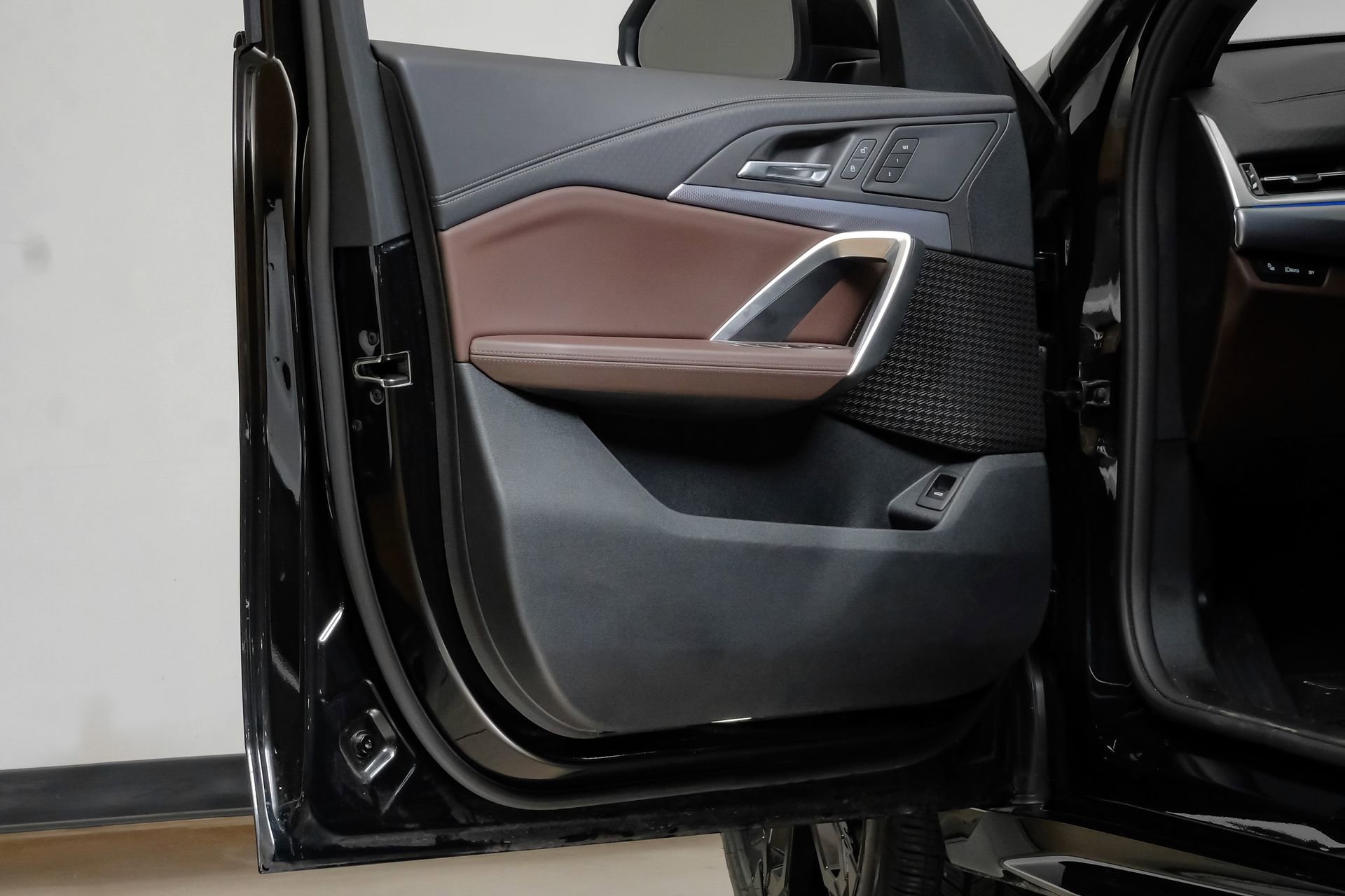 Used 2025 BMW X2 xDrive28i image 41