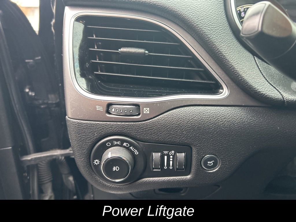 Used 2019 Jeep Cherokee Limited image 16