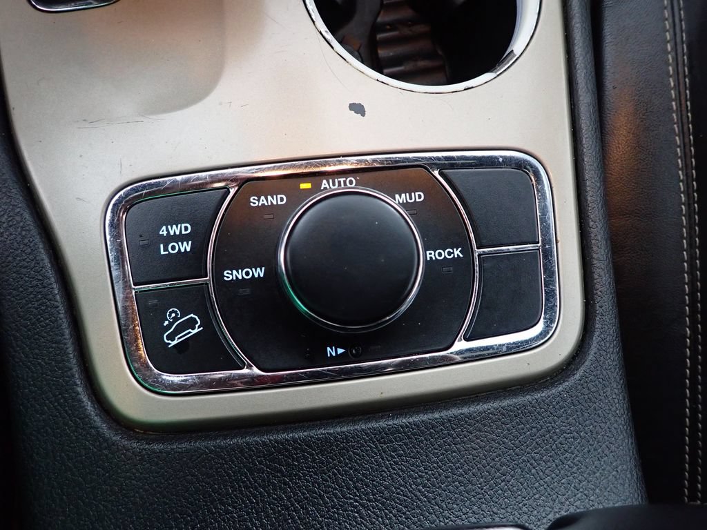 Used 2014 Jeep Grand Cherokee Limited w/ Trailer Tow Group IV AWD/4WD image 9