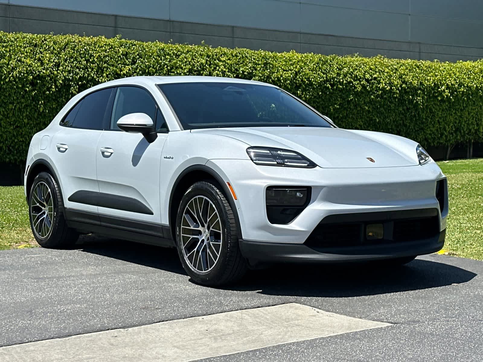 New 2026 Porsche Macan Electric RWD image 10