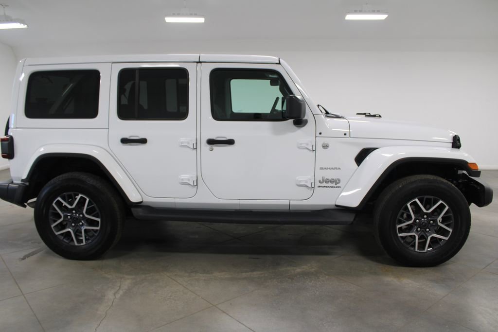 Used 2024 Jeep Wrangler Sahara image 11