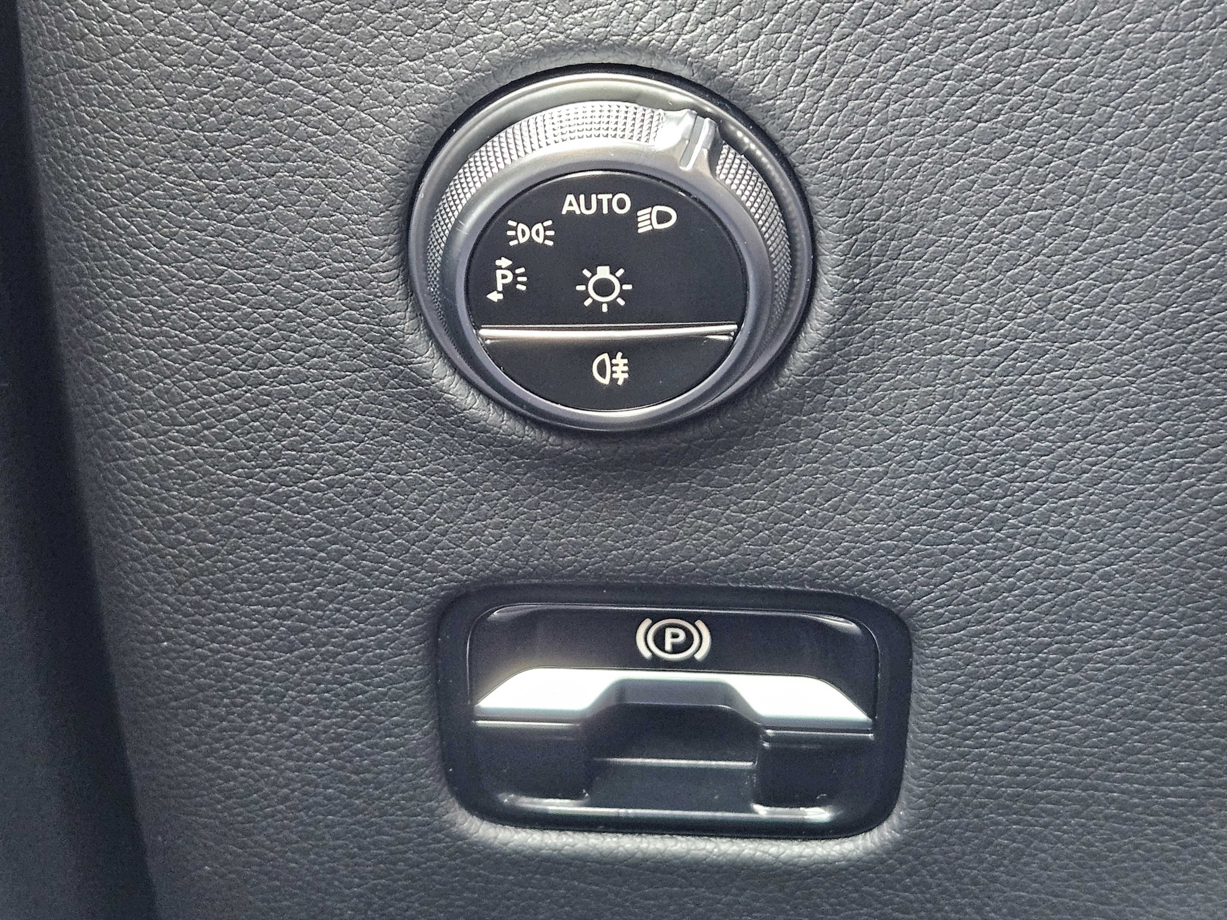 Used 2025 Mercedes-Benz GLC 43 AMG 4MATIC image 23