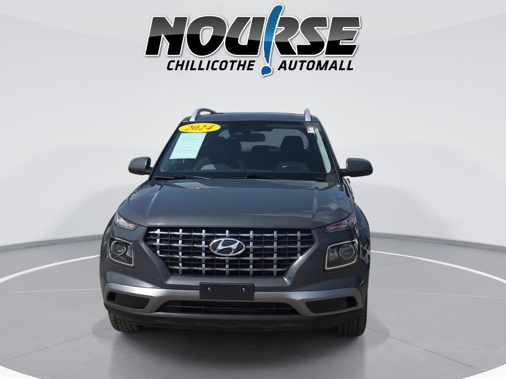 Used 2024 Hyundai Venue SEL FWD image 3