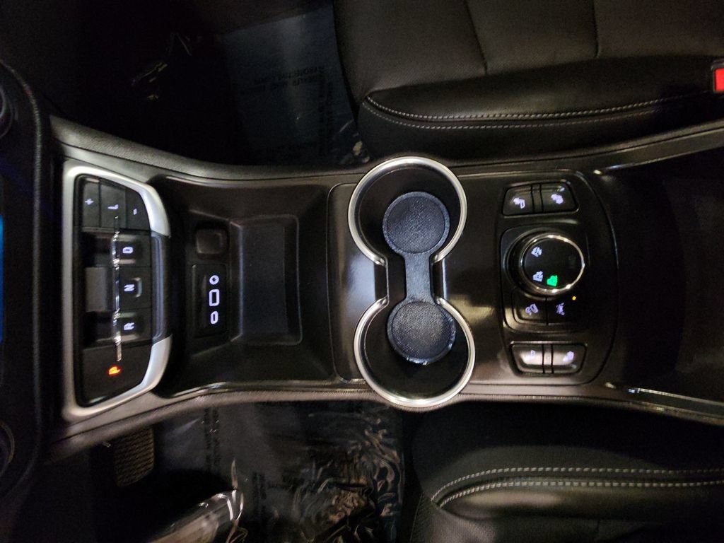 Certified 2024 GMC Terrain SLT w/ Infotainment Package II AWD/4WD image 22