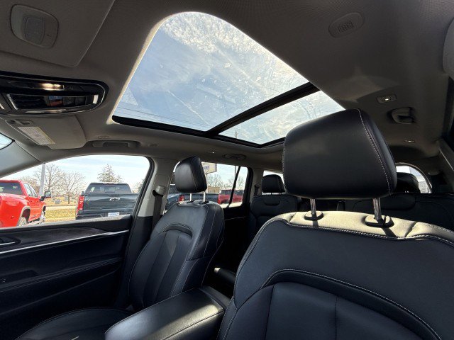 Used 2022 Jeep Grand Cherokee L Limited w/ Black Appearance Package image 16