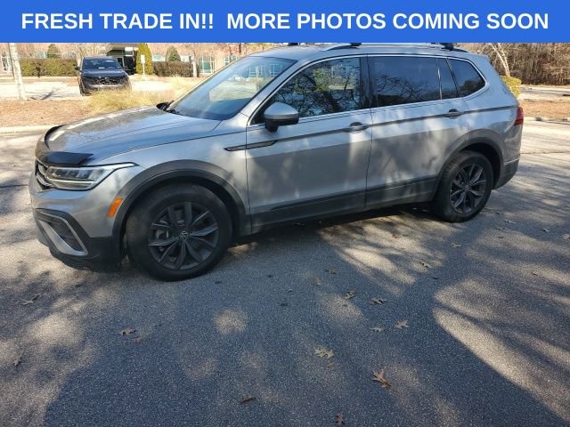 Used 2022 Volkswagen Tiguan SE image 2