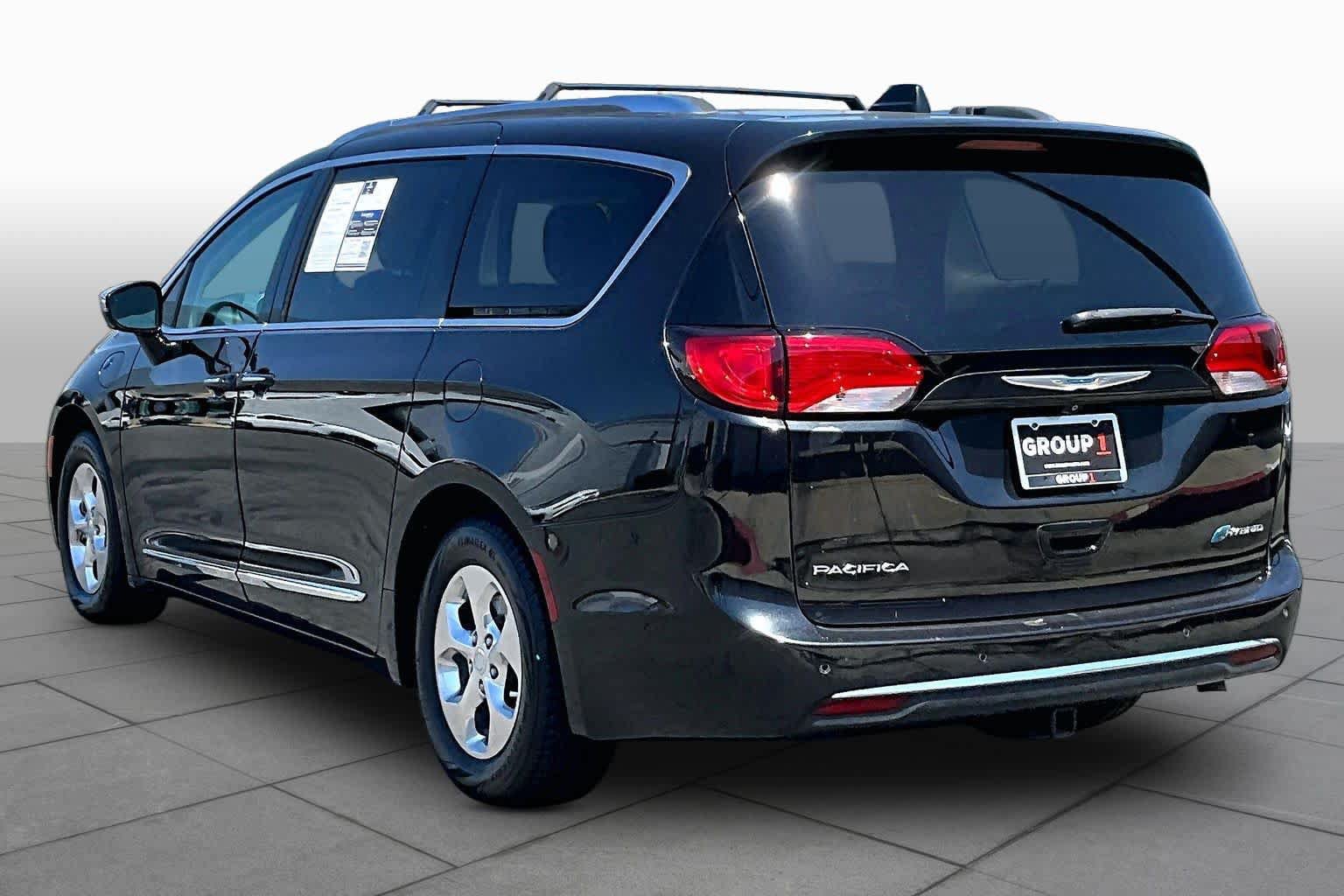 Used 2018 Chrysler Pacifica Limited w/ Advanced Safetytec Group FWD image 11