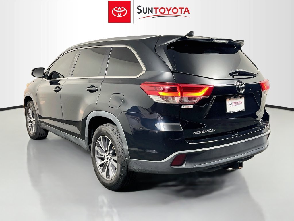 Used 2019 Toyota Highlander XLE FWD image 5