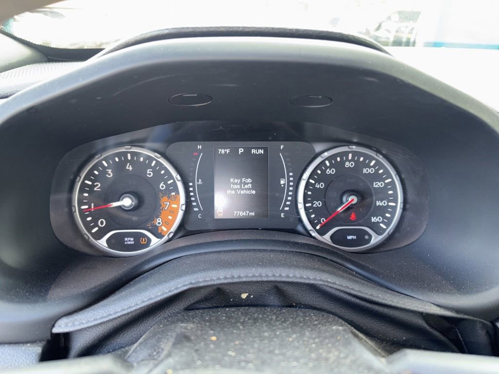 Used 2018 Jeep Renegade Latitude FWD image 10