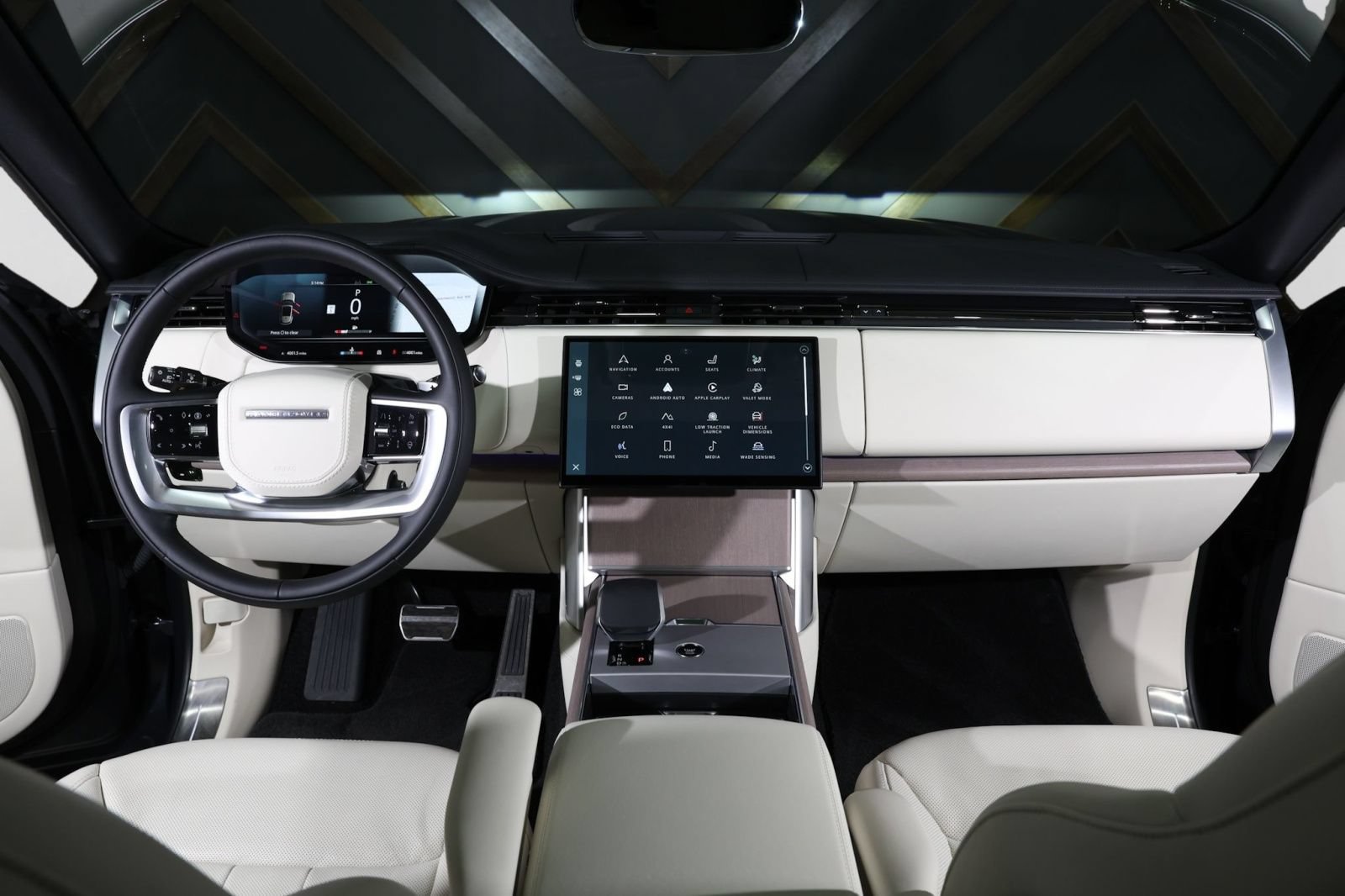 Used 2025 Land Rover Range Rover SE AWD/4WD image 5