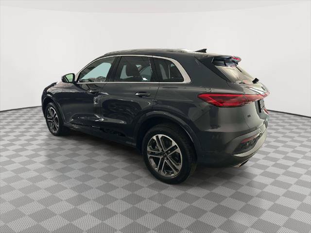 Used 2025 Audi Q5 Premium w/ 19" Wheel Package AWD/4WD image 3
