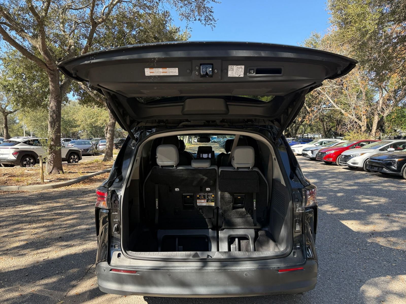 Used 2023 Toyota Sienna XLE image 33