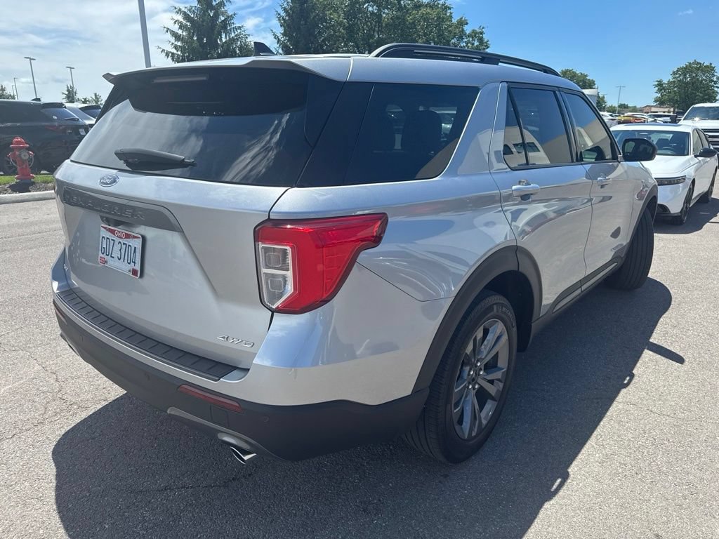 Used 2021 Ford Explorer XLT w/ Equipment Group 202A AWD/4WD image 4