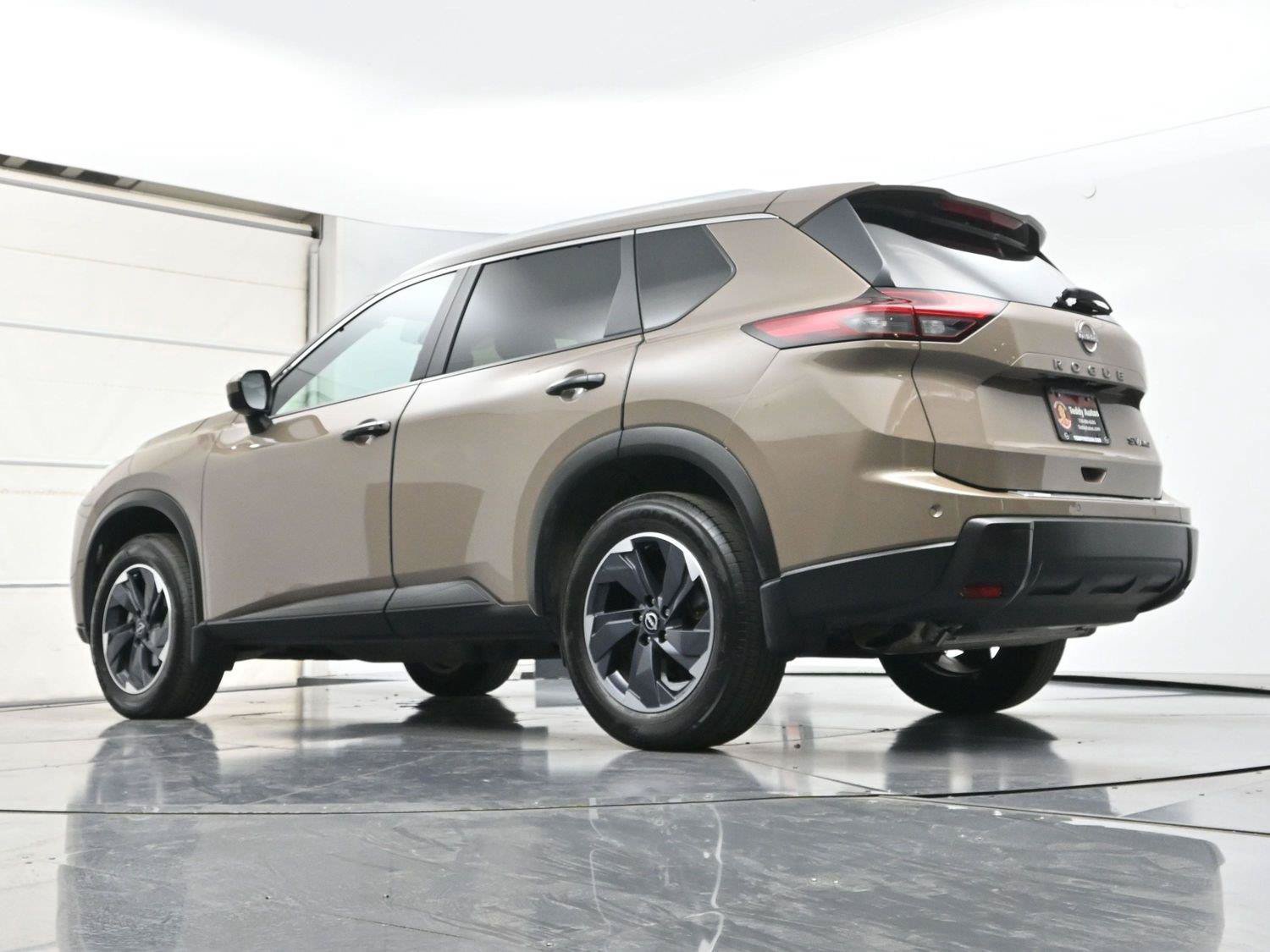 Used 2024 Nissan Rogue SV w/ SV Premium Package AWD/4WD image 30