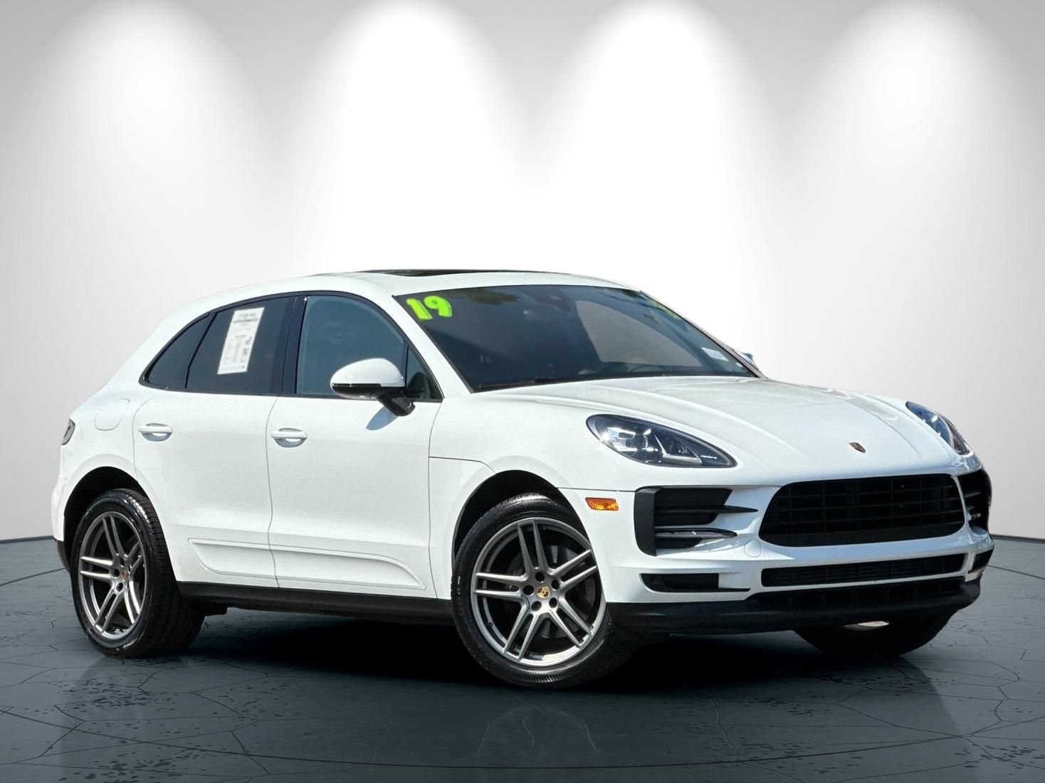 Used 2019 Porsche Macan AWD/4WD image 2
