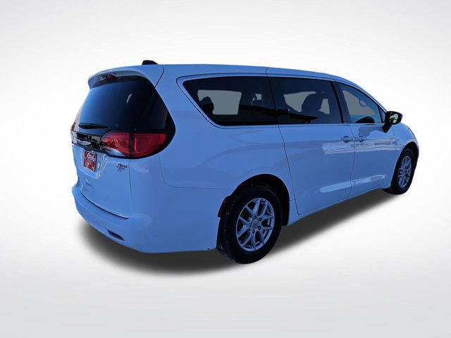 Used 2024 Chrysler Voyager LX FWD image 9