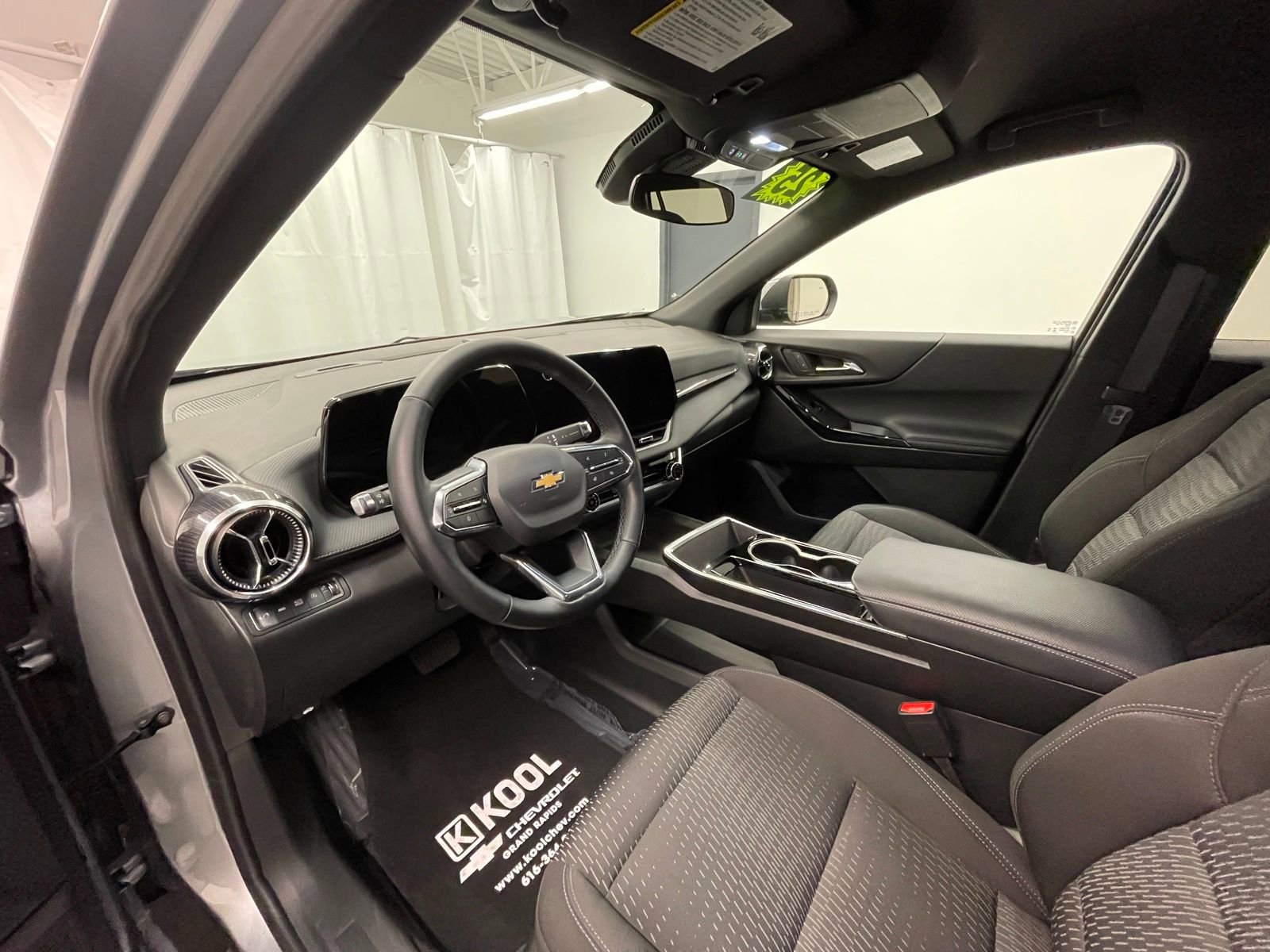 Used 2025 Chevrolet Equinox LT image 11