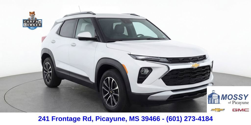 Used 2024 Chevrolet TrailBlazer LT w/ LT Cold Weather Package image 2