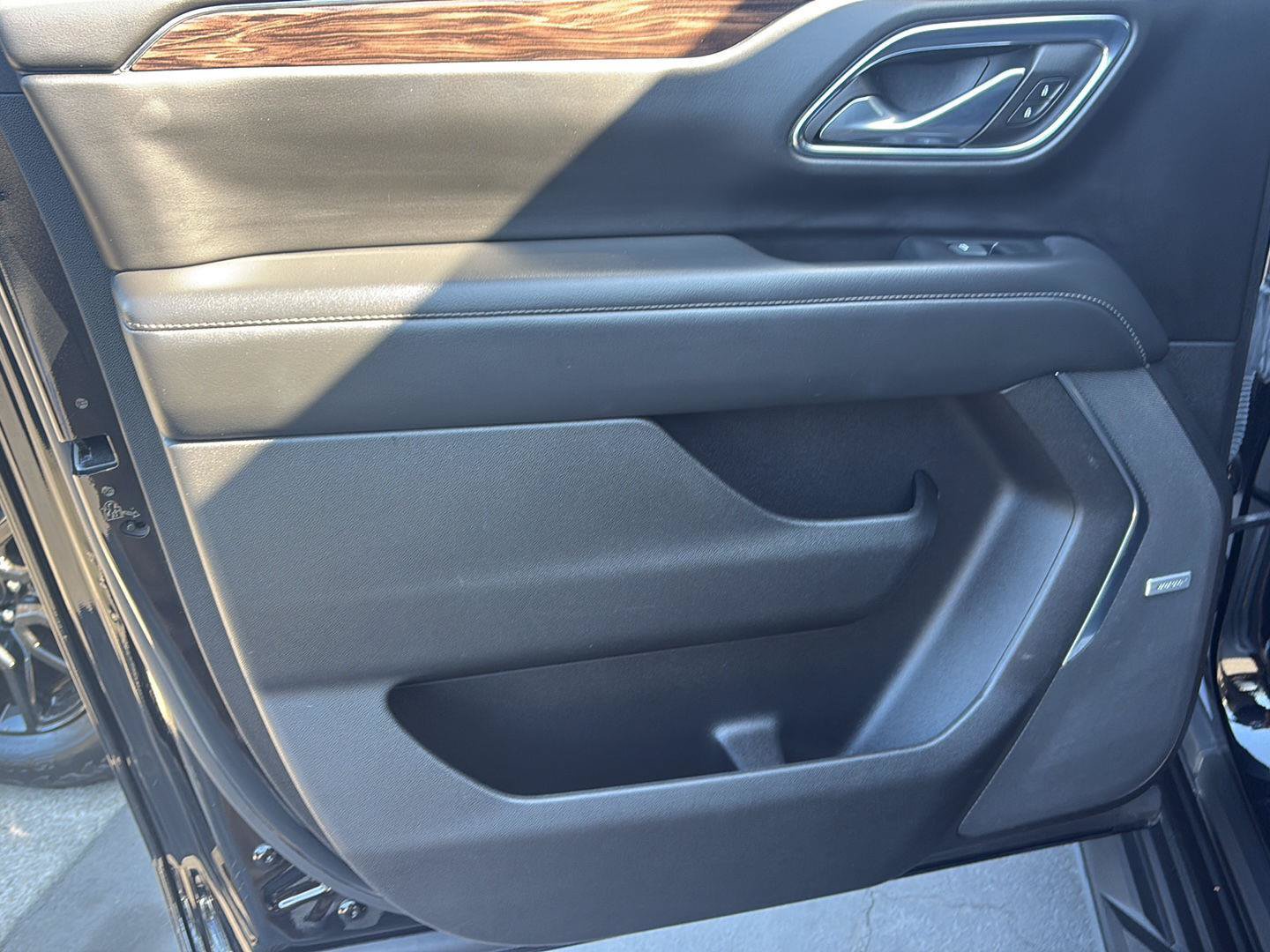 Used 2023 Chevrolet Suburban LT RWD image 23