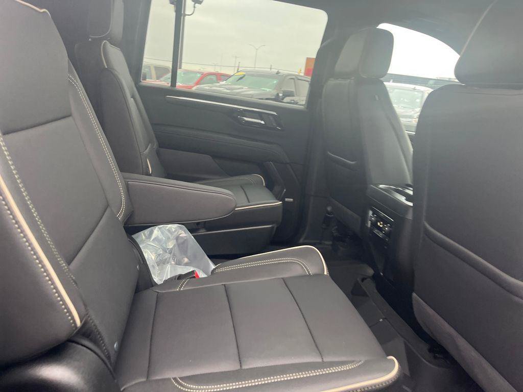 New 2026 Chevrolet Suburban Premier AWD/4WD image 29