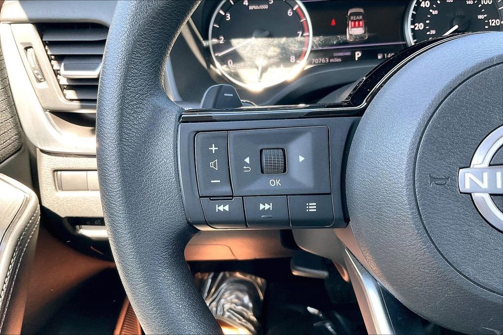 Used 2023 Nissan Rogue SV FWD image 18