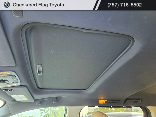 Used 2021 Toyota Sienna XLE w/ XLE Plus Package FWD image 9