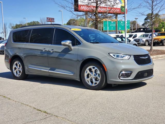Used 2022 Chrysler Pacifica Limited image 1