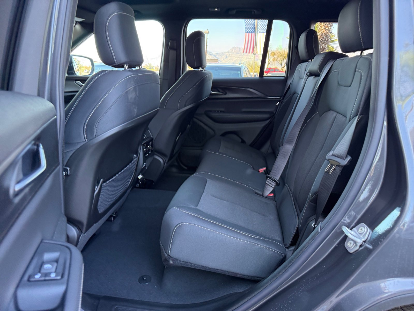 New 2025 Jeep Grand Cherokee Laredo X w/ Luxury Tech Group I image 21