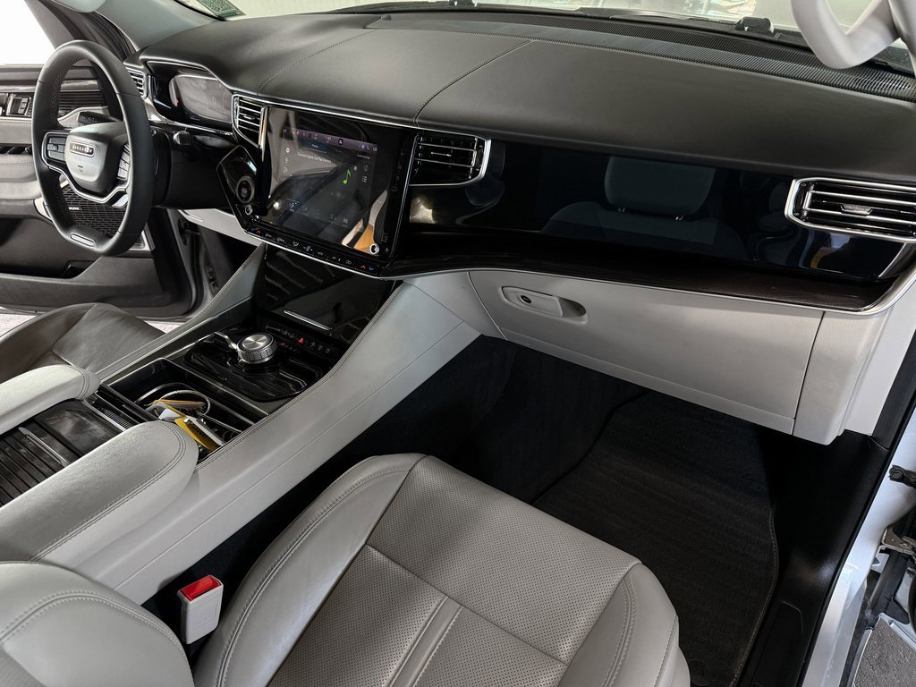 Used 2023 Jeep Wagoneer Base w/ Premium Group I image 41