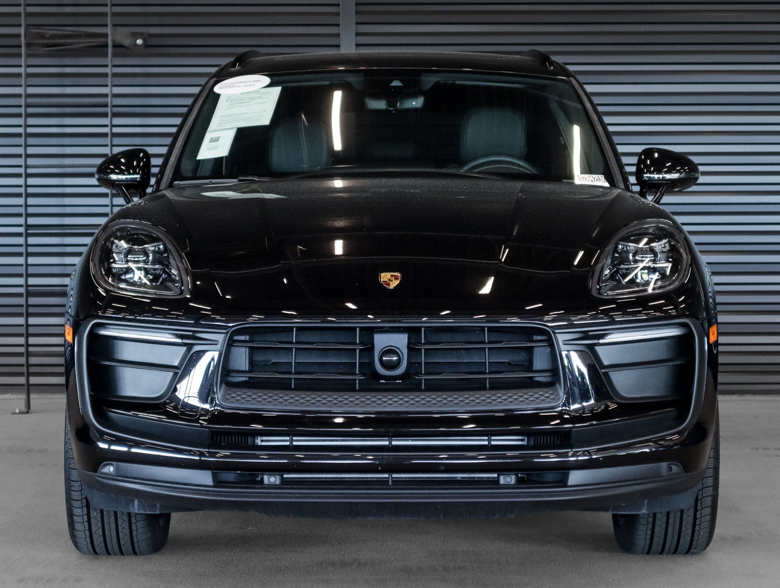 Certified 2023 Porsche Macan AWD/4WD image 8