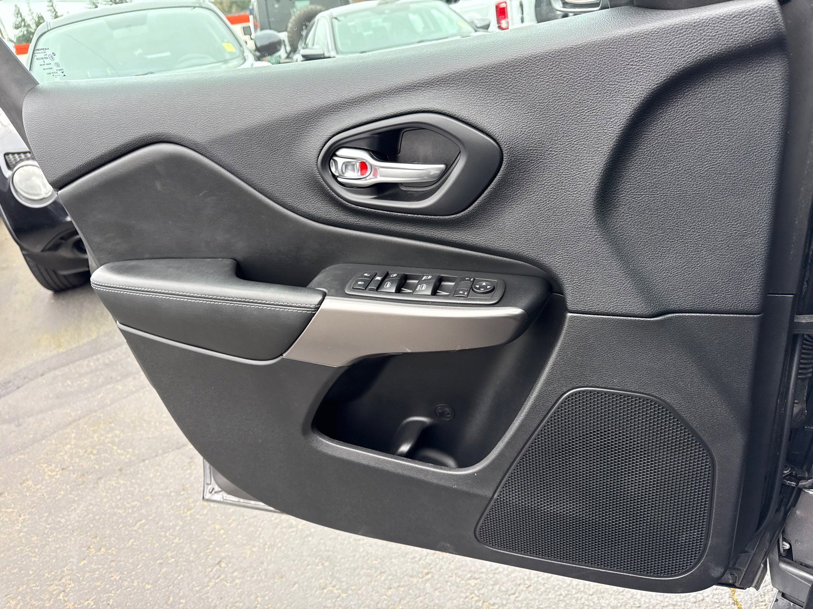 Used 2019 Jeep Cherokee Latitude Plus image 25