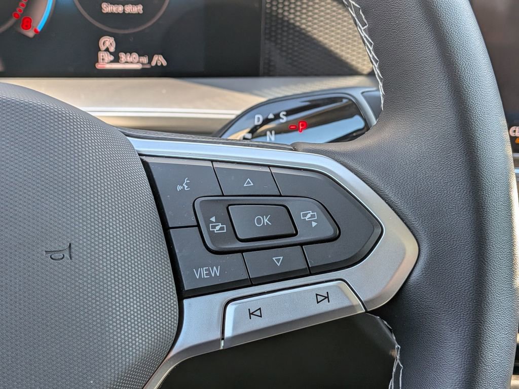 Used 2025 Volkswagen Tiguan SE w/ Panoramic Sunroof Package AWD/4WD image 17