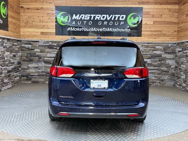 Used 2018 Chrysler Pacifica Touring-L FWD image 10