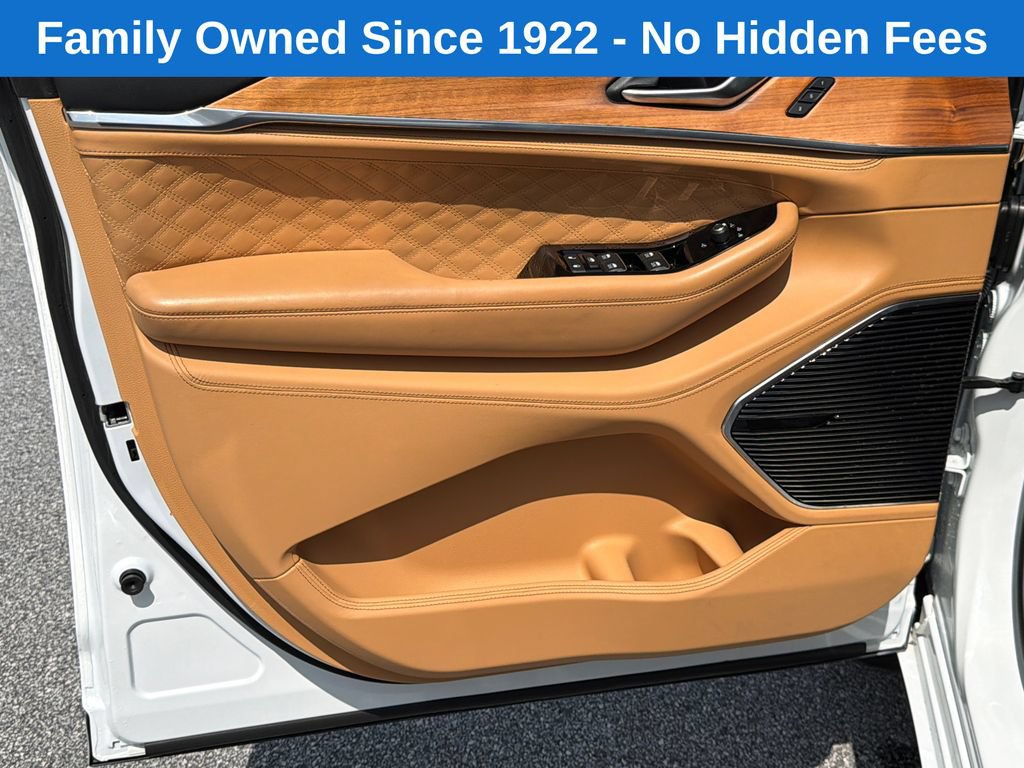 Certified 2023 Jeep Grand Cherokee L Summit AWD/4WD image 10