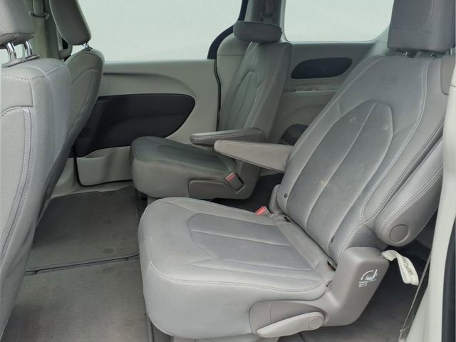 Used 2017 Chrysler Pacifica Touring w/ Tire & Wheel Group FWD image 22