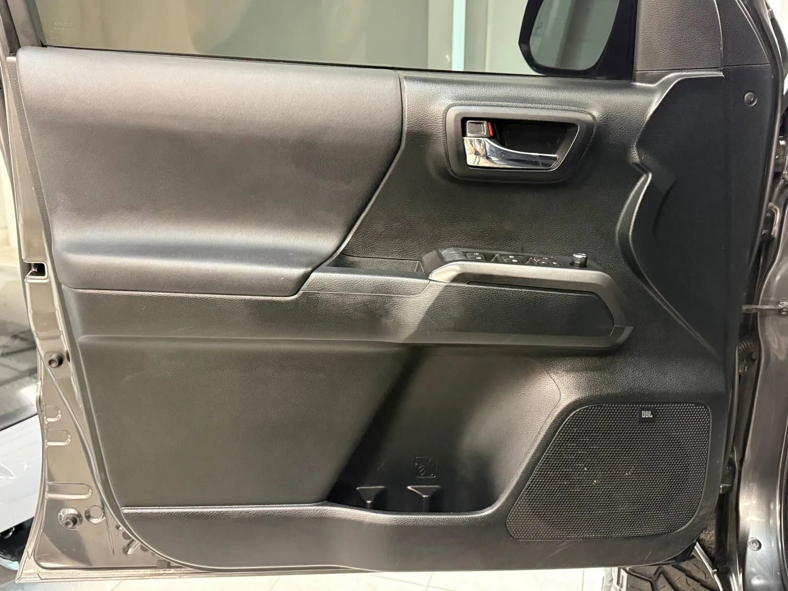 Used 2016 Toyota Tacoma TRD Off-Road AWD/4WD image 24