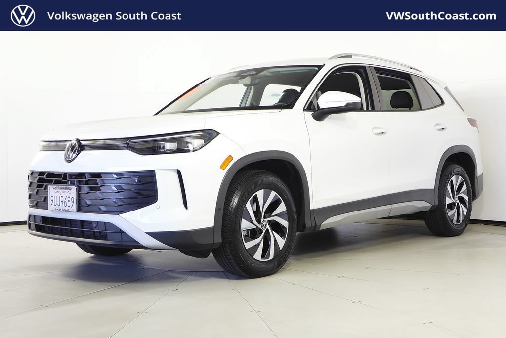Used 2025 Volkswagen Tiguan S FWD image 1