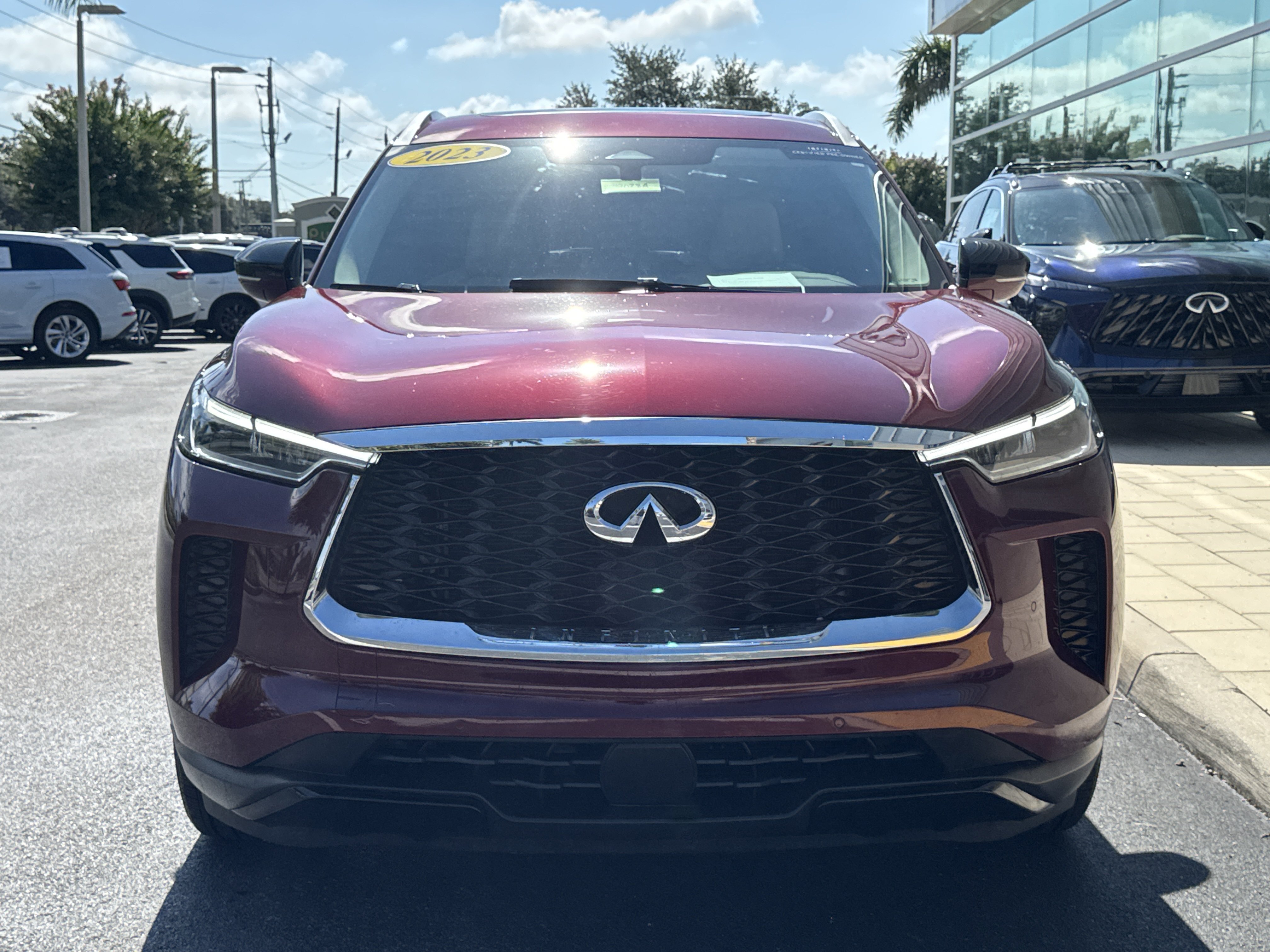 Certified 2023 INFINITI QX60 Luxe w/ Cargo Package FWD image 2