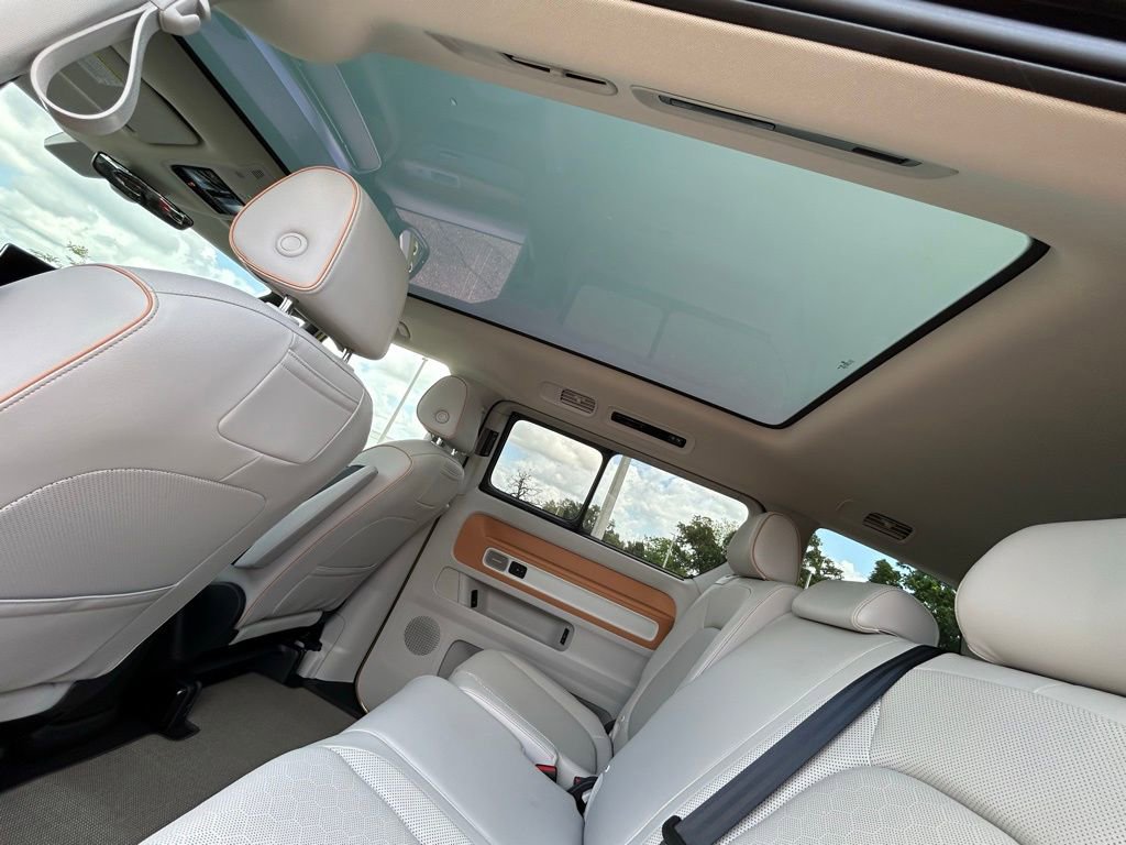 Used 2025 Volkswagen ID. Buzz 1st Edition image 65