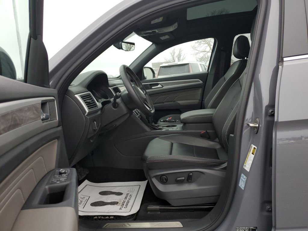 Used 2021 Volkswagen Atlas Cross Sport SE image 33