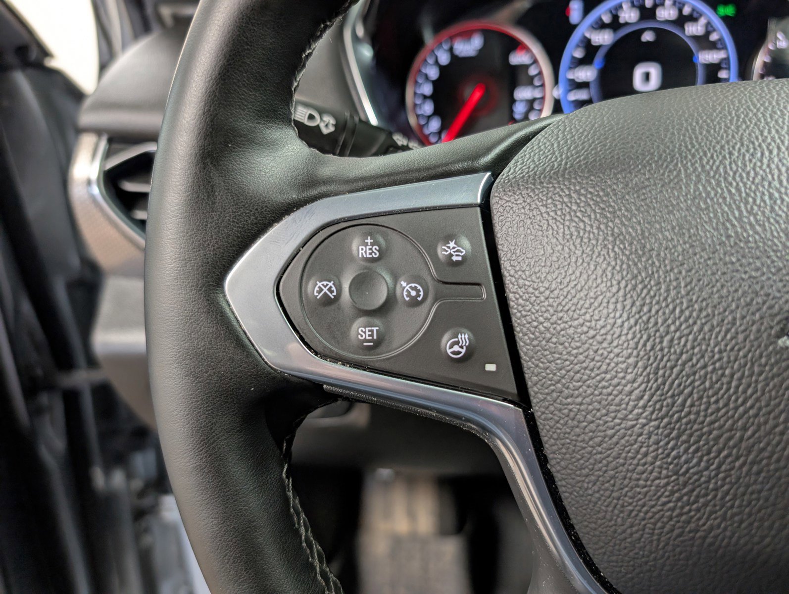 Used 2023 Chevrolet Traverse Premier image 20