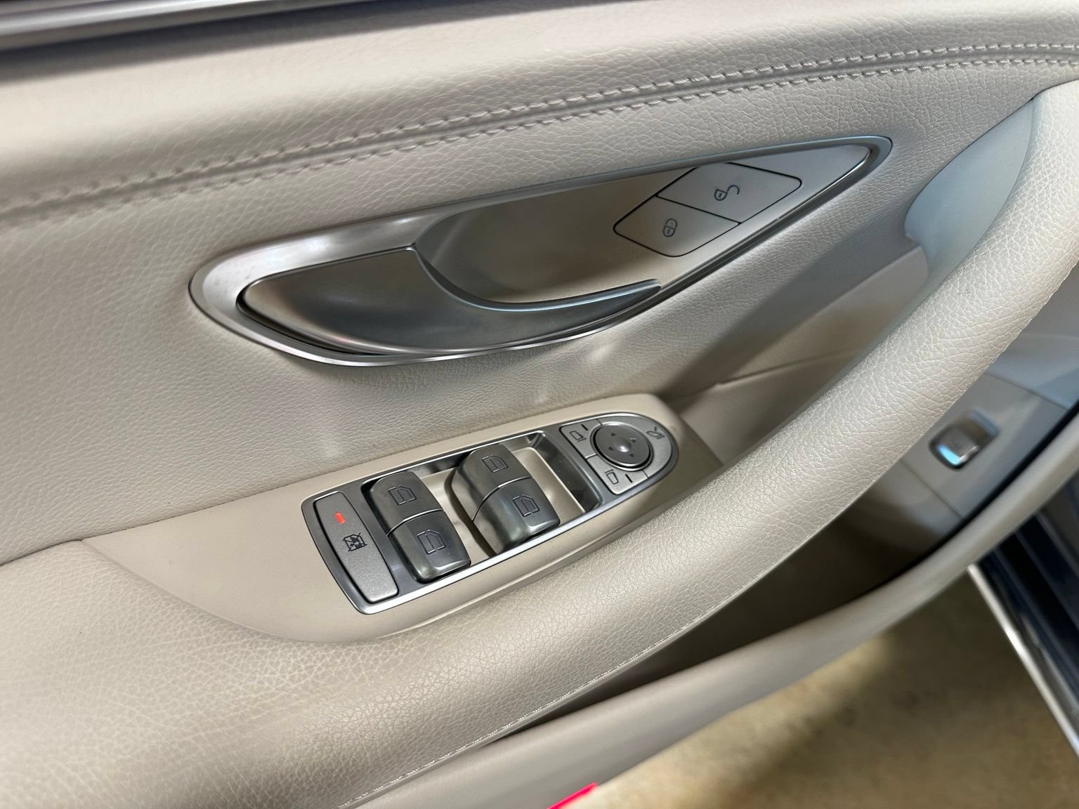 Used 2017 Mercedes-Benz E 300 image 13
