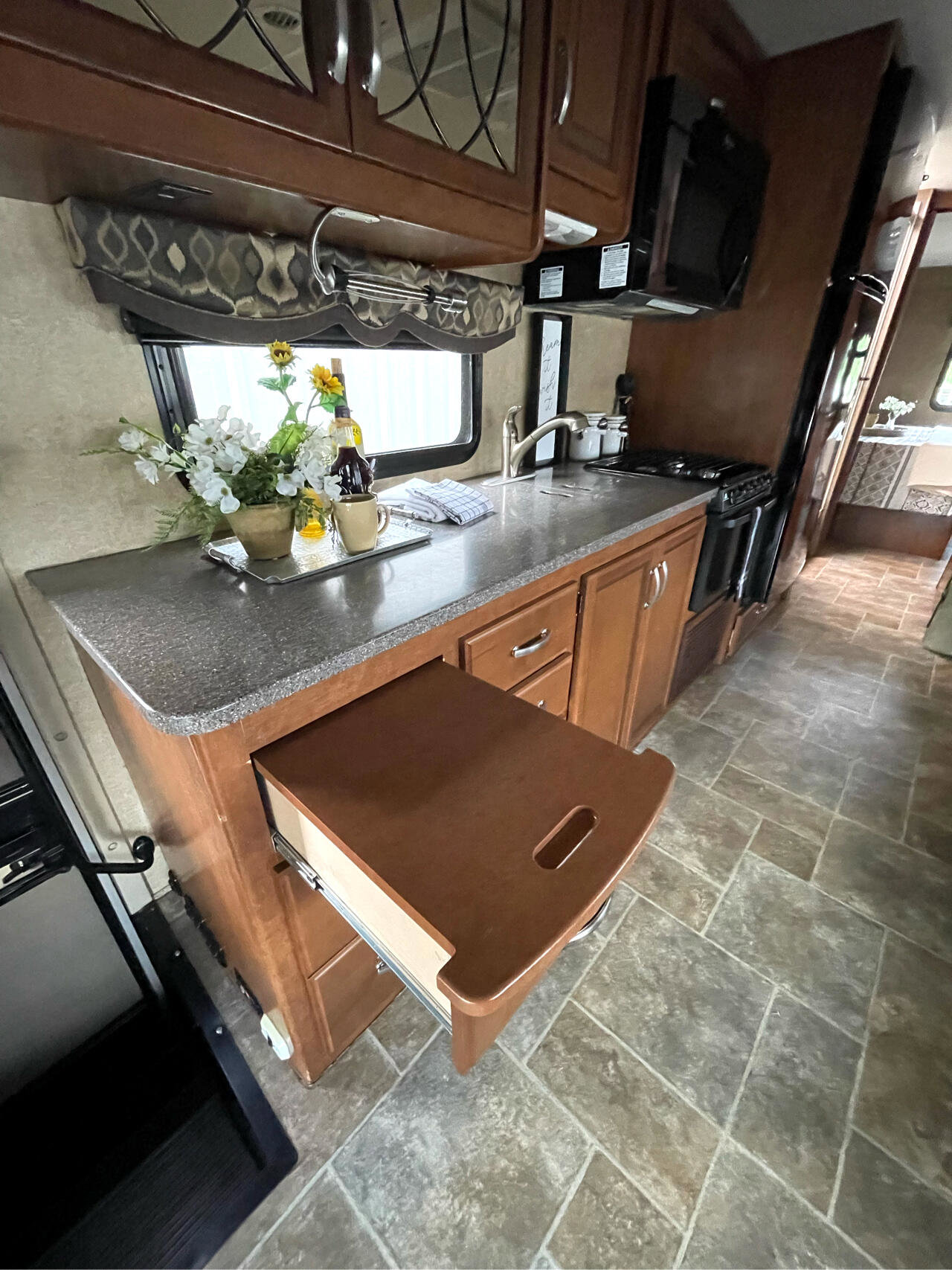 Used 2014 Ford F550 2WD Regular Cab Super Duty image 29