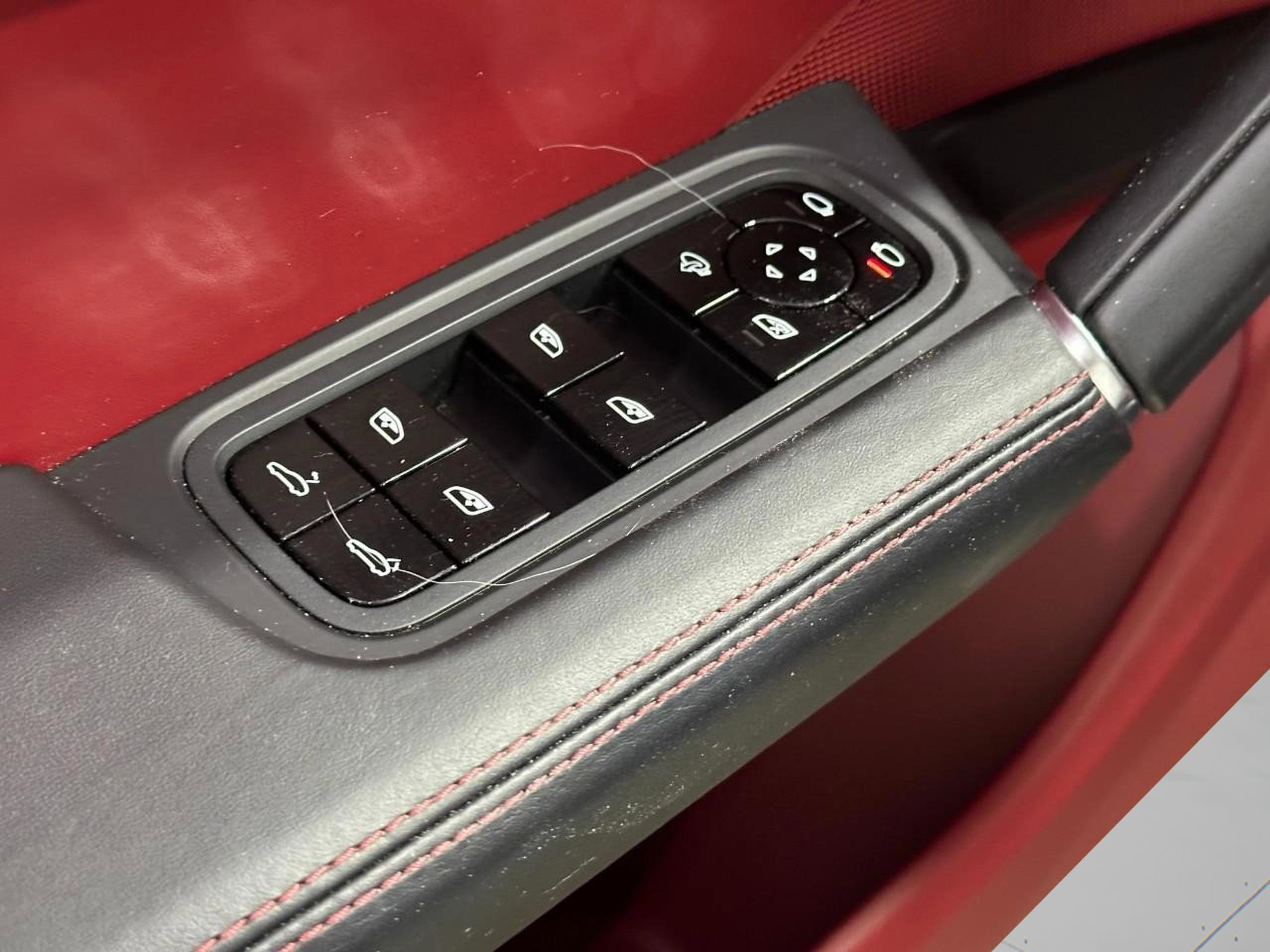 Used 2021 Porsche Cayenne S image 23