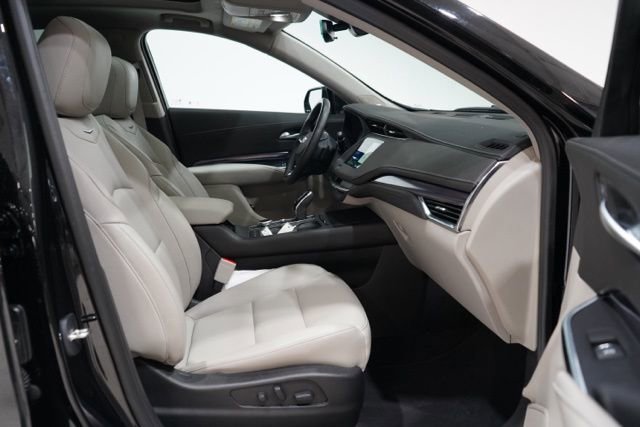 Used 2023 Cadillac XT4 Luxury w/ Cold Weather Package image 36