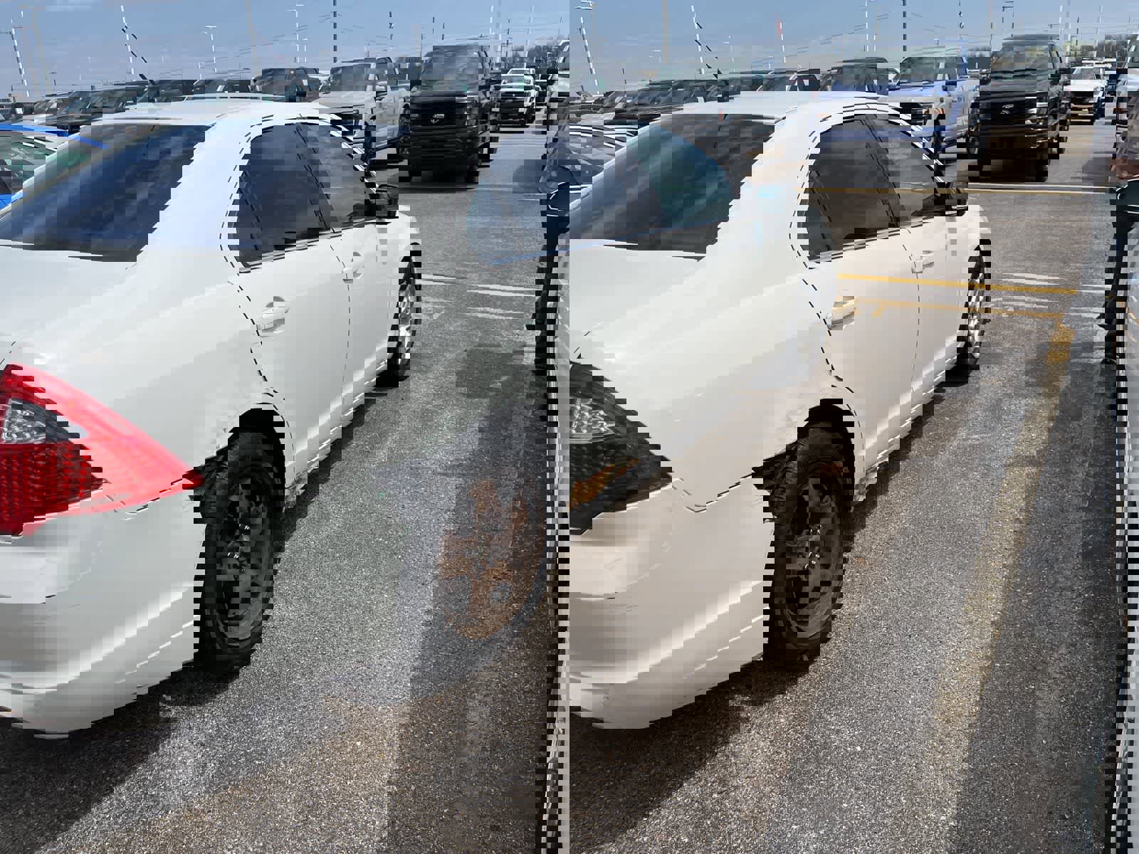 Used 2011 Ford Fusion SE FWD image 14