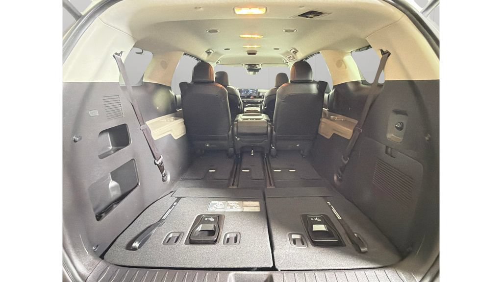 Used 2025 Kia Carnival EX FWD image 32