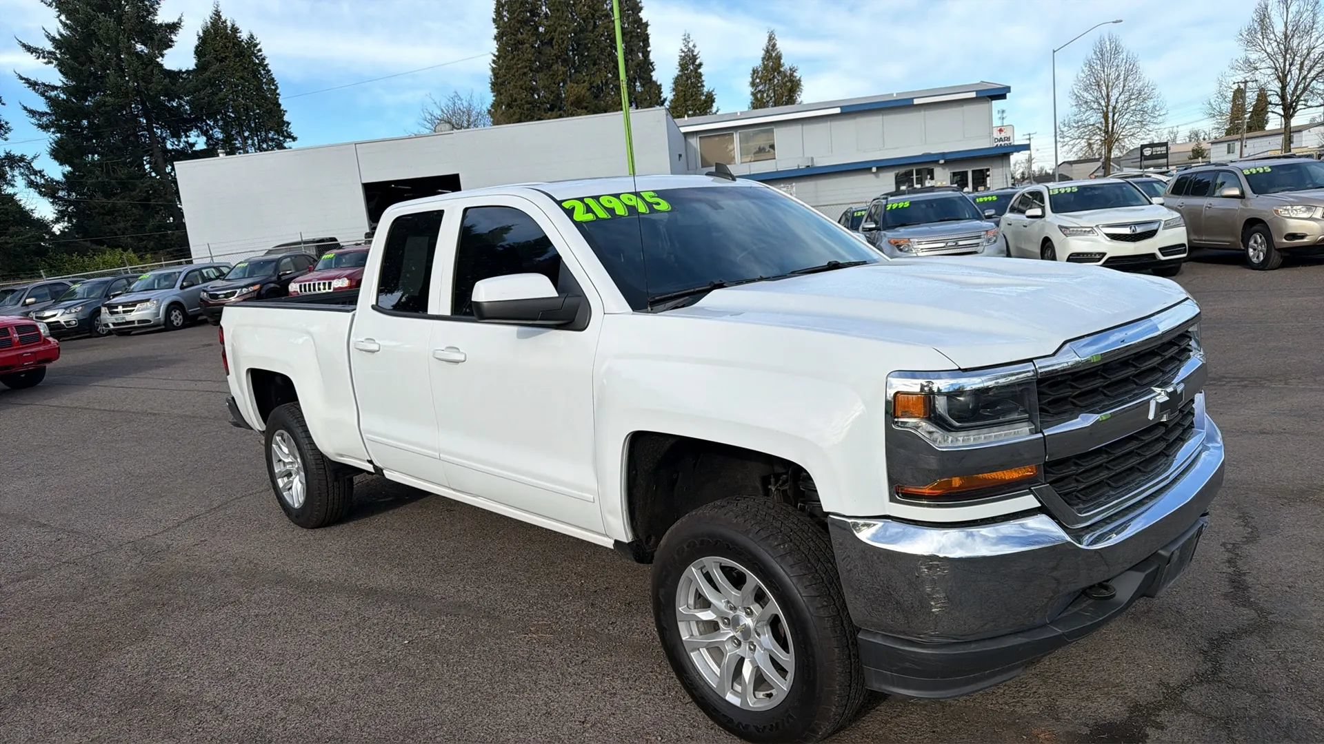Used 2018 Chevrolet Silverado 1500 LT w/ Trailering Package AWD/4WD image 2