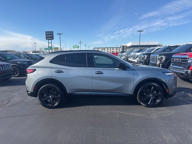 Used 2025 Buick Envision Sport Touring video 2