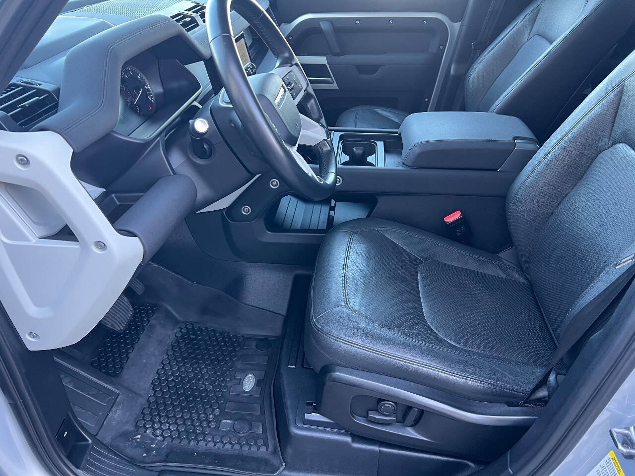 Used 2023 Land Rover Defender 110 SE image 15